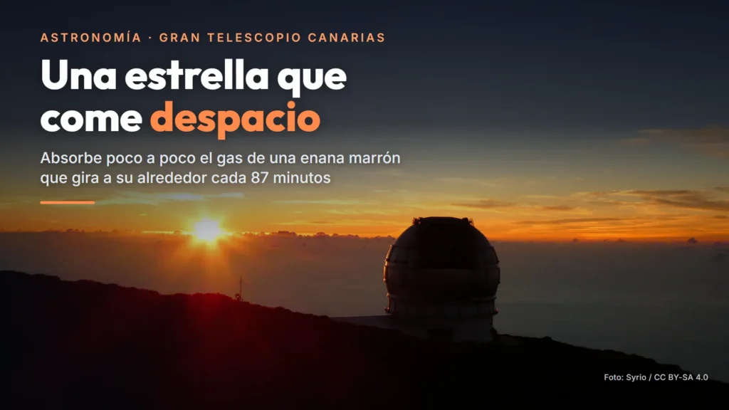 La cúpula del Gran Telescopio Canarias, en el Roque de los Muchachos (La Palma), recortada contra la puesta de sol, con el texto «Una estrella que come despacio. Absorbe poco a poco el gas de una enana marrón que gira a su alrededor cada 87 minutos».