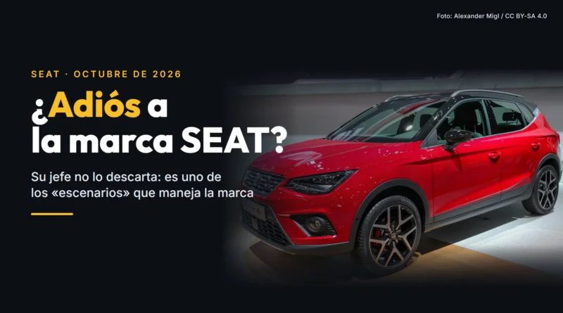 Un SEAT Arona rojo en un expositor de salón del automóvil, con el texto «¿Adiós a la marca SEAT?»