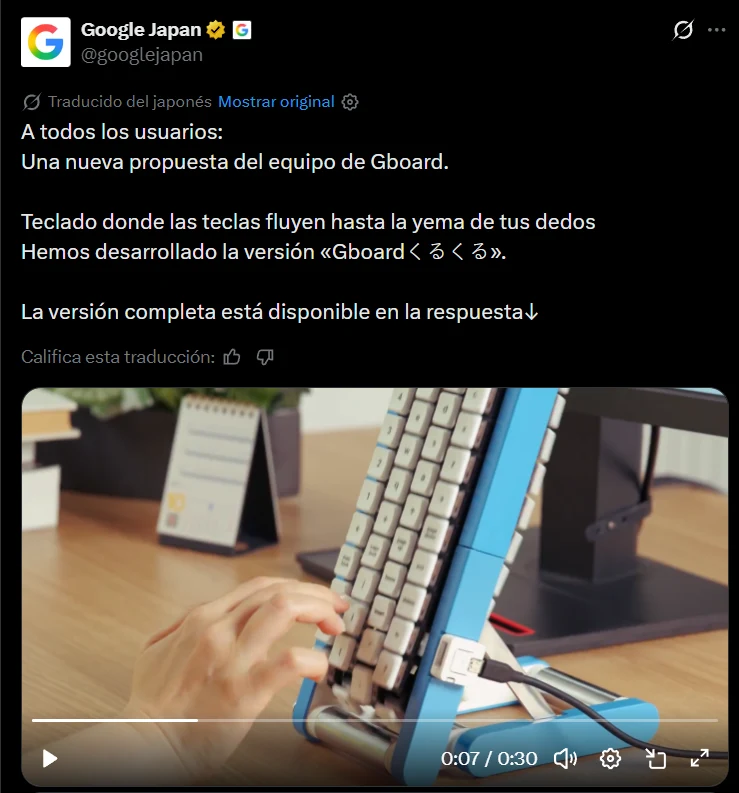 Captura del anuncio de Google Japan en X traducido al español, «Teclado donde las teclas fluyen hasta la yema de tus dedos», con un fotograma del vídeo del teclado vertical